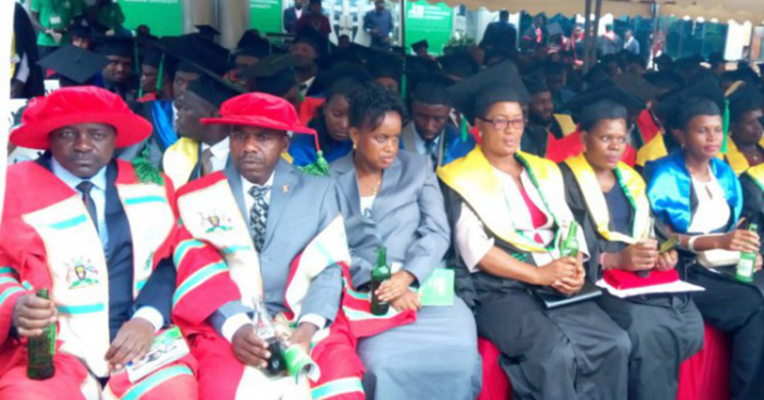 Kiu Conducts 20th Graduation Ceremony Over 2,400 Graduates