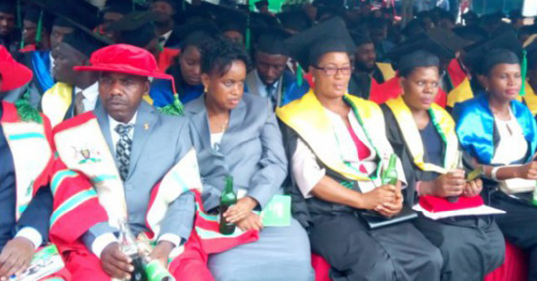 Kiu Conducts 20th Graduation Ceremony Over 2,400 Graduates